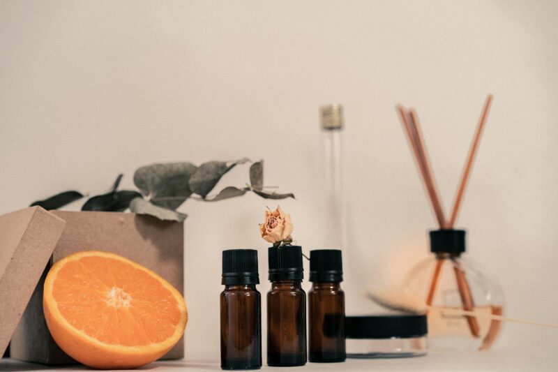Essential Oil Blending. The Compound Chemistry Behind What Works