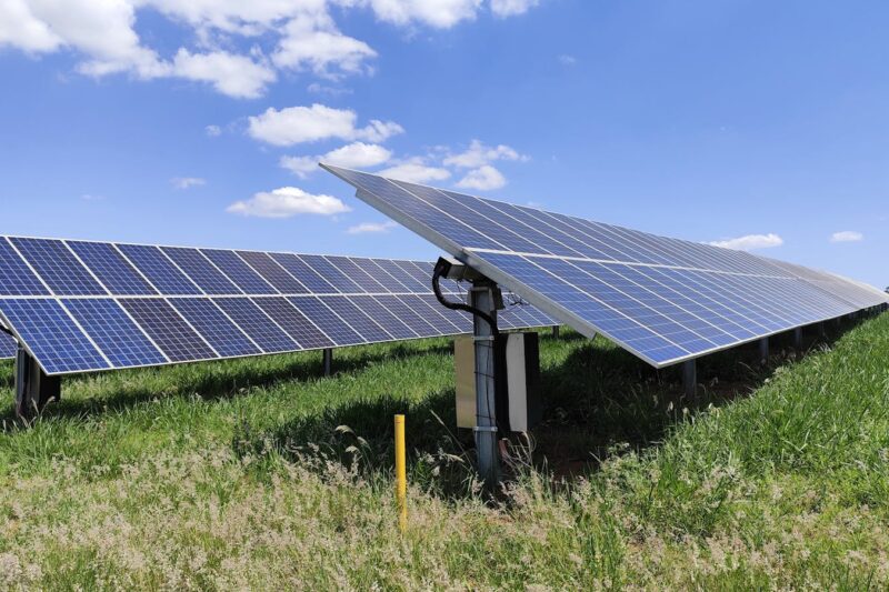 How Solar Generators Work, the Photovoltaic and Battery Chemistry Explained.